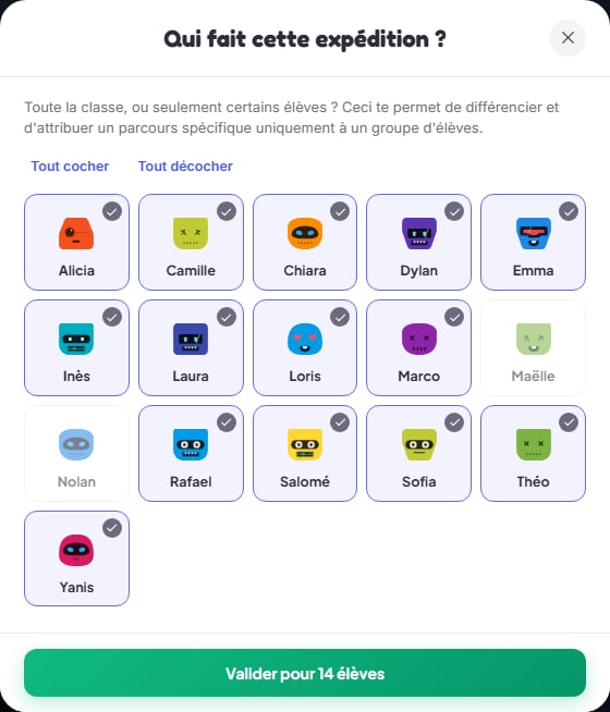 Le modal « Qui fait cette expédition ? » : « Toute la classe, ou seulement certains élèves ? Ceci te permet de différencier et d'attribuer un parcours spécifique uniquement à un groupe d'élèves. », une grille de seize Kwiix avec leur prénom, deux décochés, et le bouton vert « Valider pour 14 élèves »