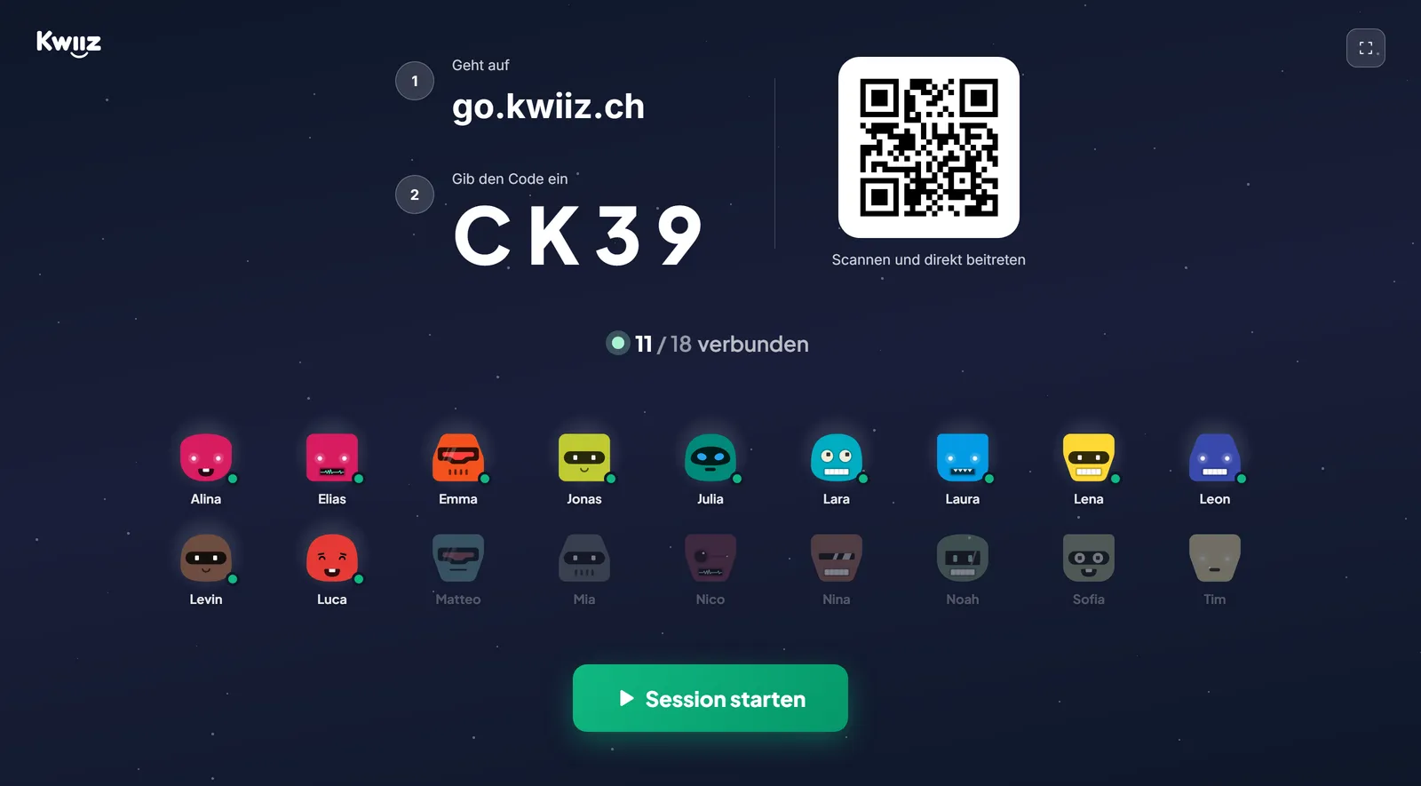 Die Lobby an der Wandtafel: der Code XJ52, der QR-Code und die Kinder, die dazukommen